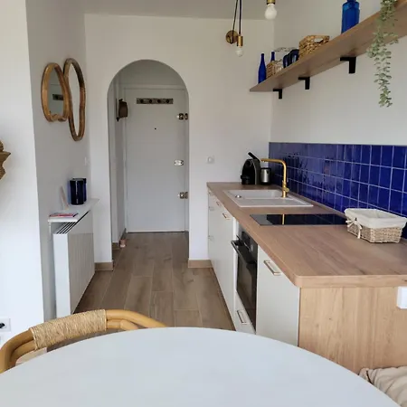 Cocoon Apartment, Apartment *